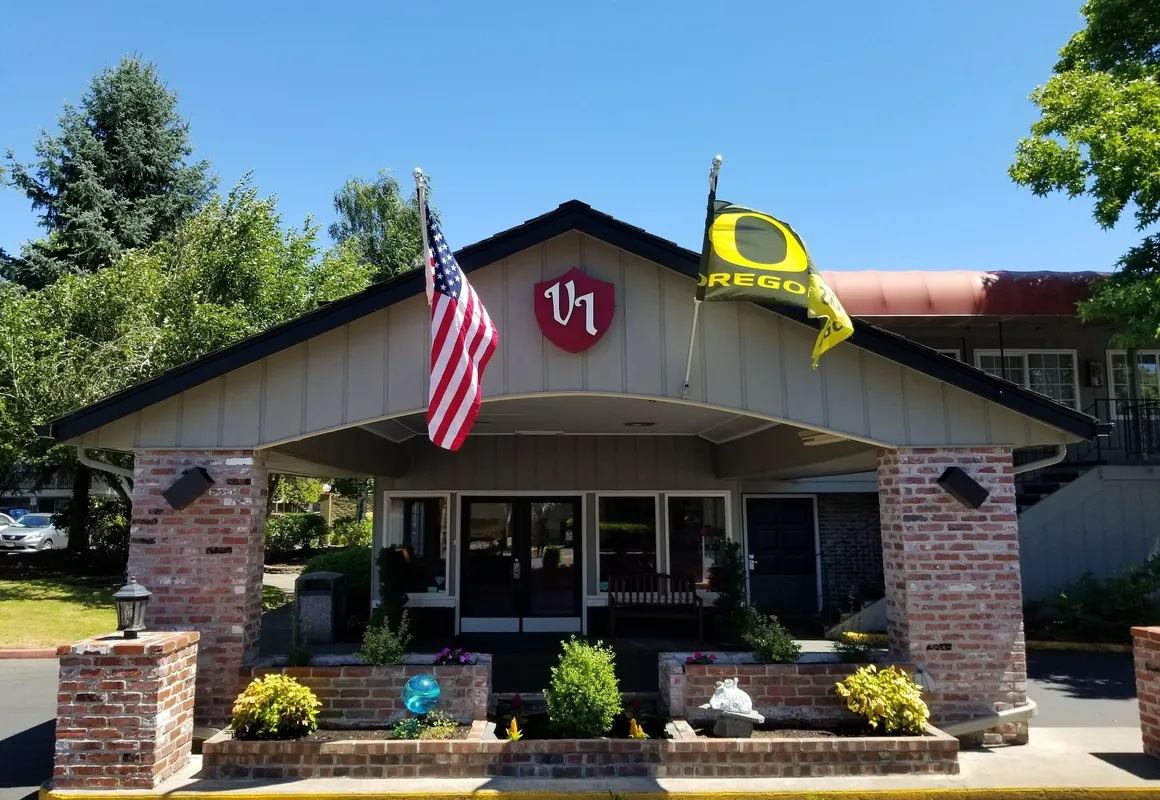 Village Inn Springfield hotel hero