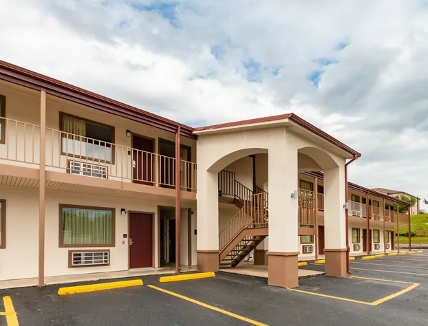 Red Roof Inn Buffalo, TX hotel detail image 2