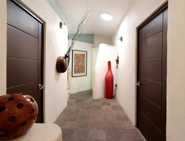 Aztic Hotel and Executive Suites hotel detail image 2