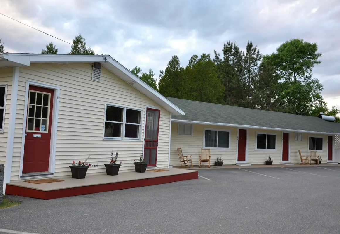 Gallagher's Travels Bar Harbor Motel & Cabins hotel hero