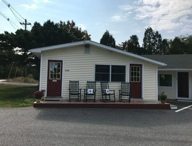 Gallagher's Travels Bar Harbor Motel & Cabins hotel detail image 2