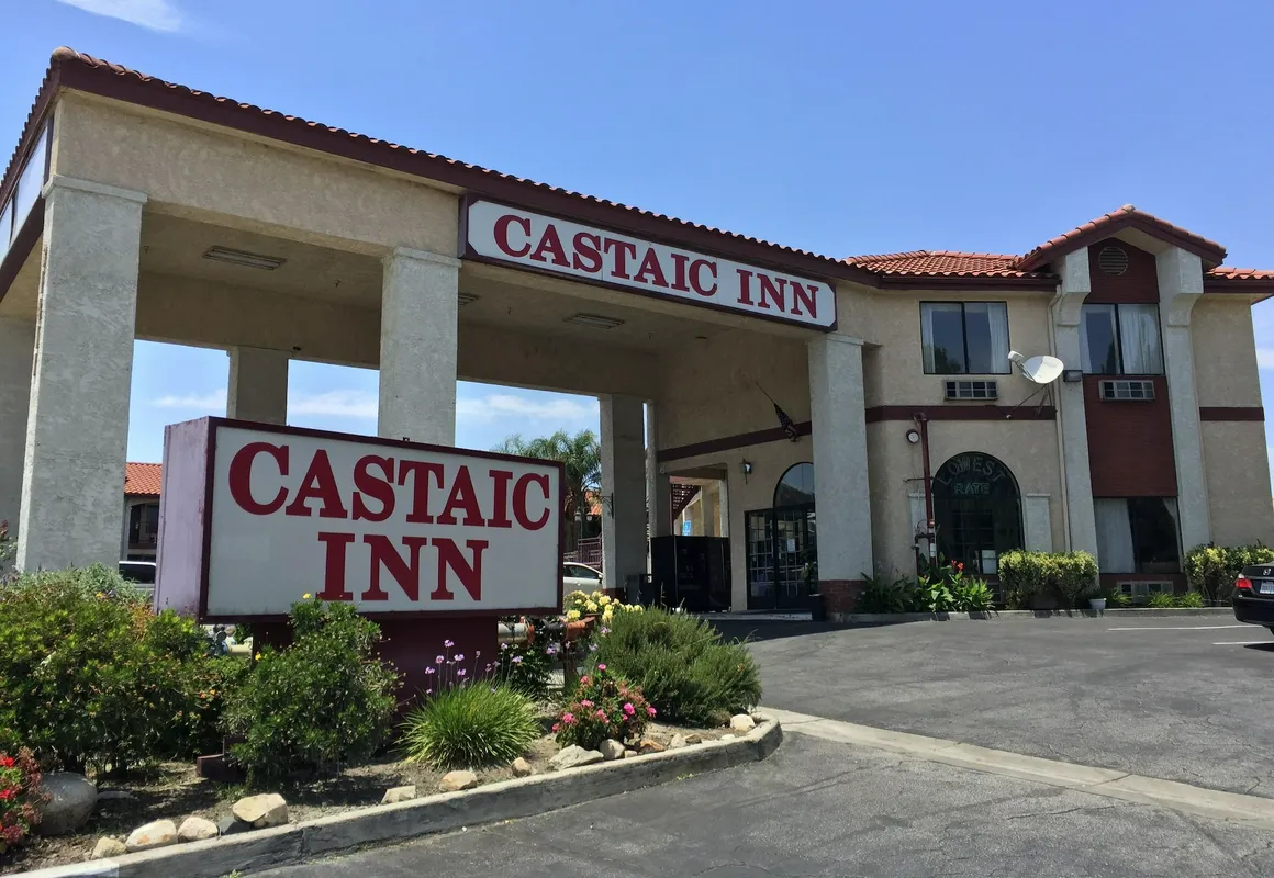 Castaic Inn Near Six Flags Magic Mountain hotel hero