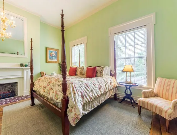 Bourbon Manor B&B hotel detail image 1