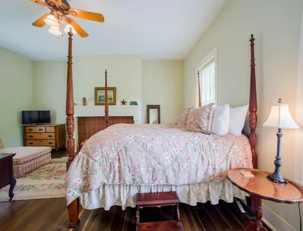 Bourbon Manor B&B hotel detail image 4