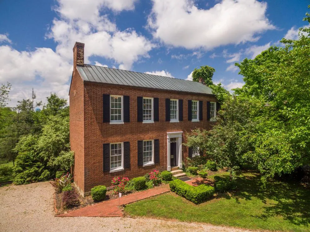 Bourbon Manor B&B hotel hero