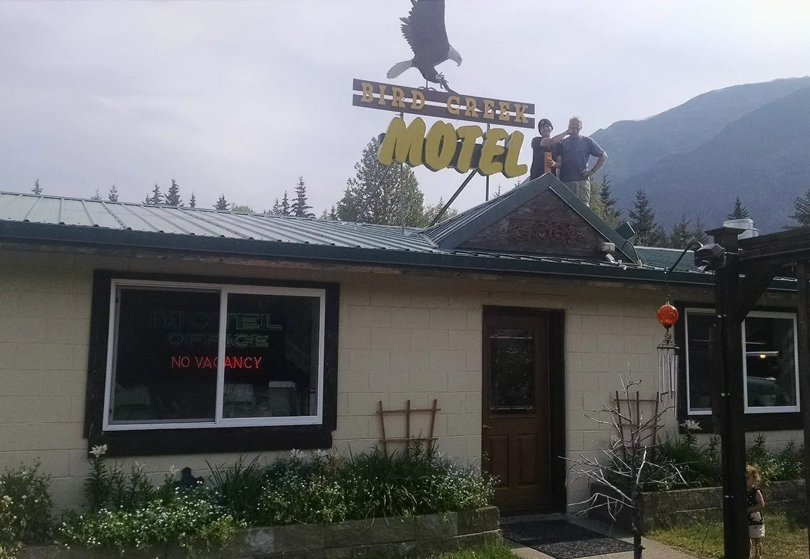 Bird Creek Motel hotel hero