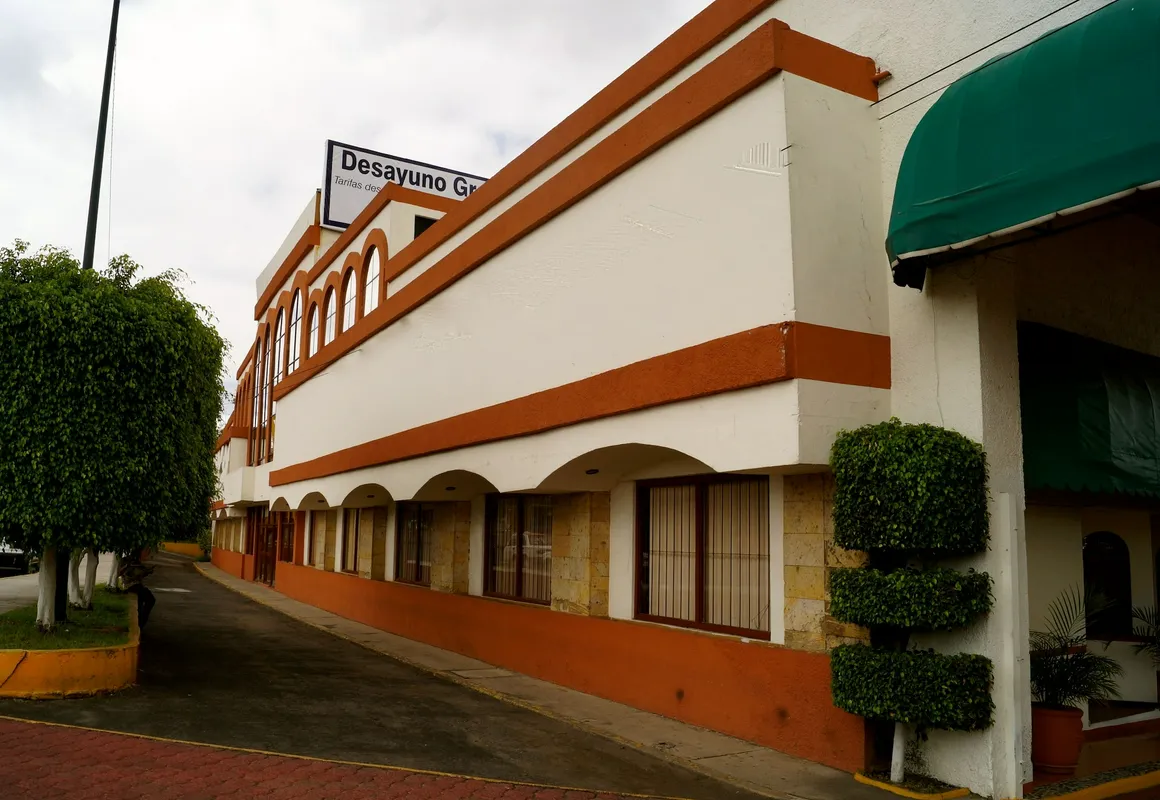 Hotel & Suites Villa del Sol hotel hero