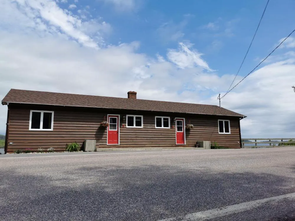 Knotty Pine Cottages hotel hero