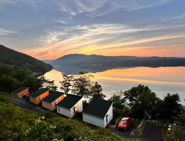 Knotty Pine Cottages hotel detail image 3