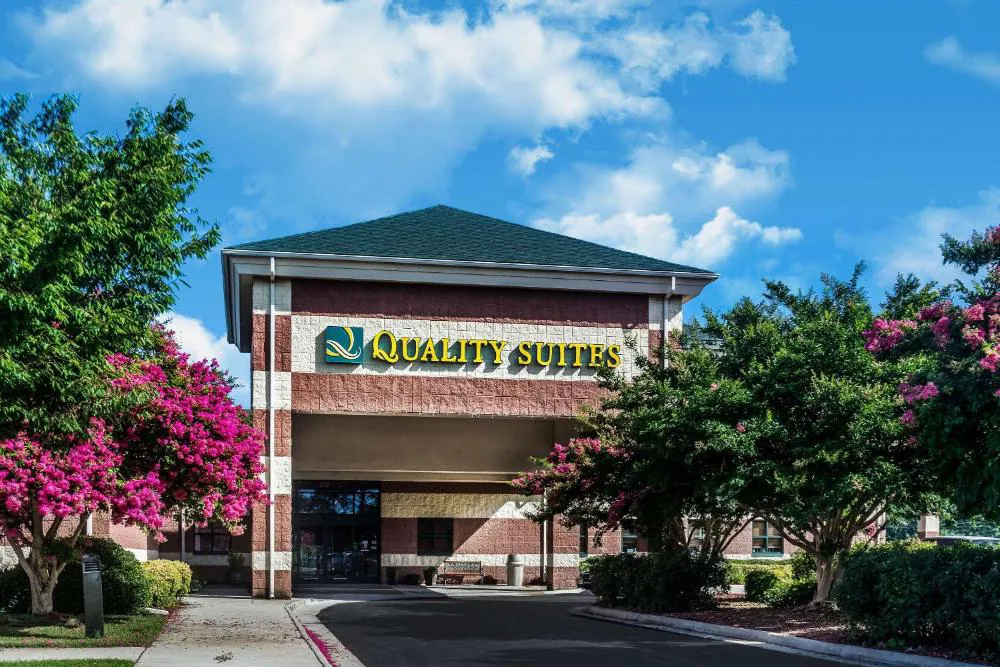 Quality Suites Lake Wright - Norfolk Airport hotel hero