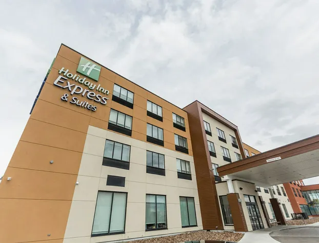 Holiday Inn Express & Suites Edmonton N - St. Albert by IHG hotel detail image 2