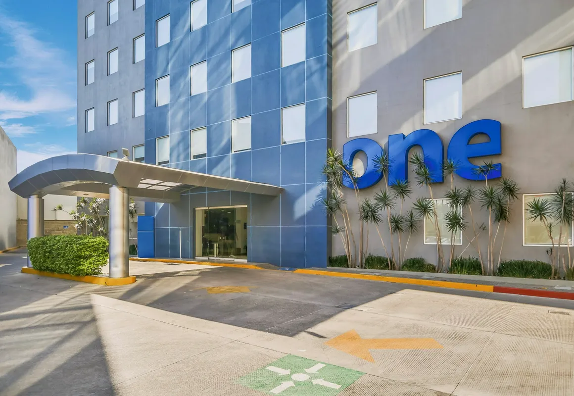 One Leon Poliforum hotel hero