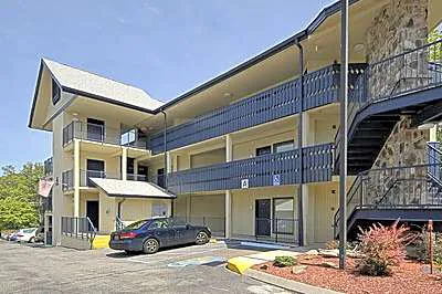 Laurel Point Resort hotel detail image 4