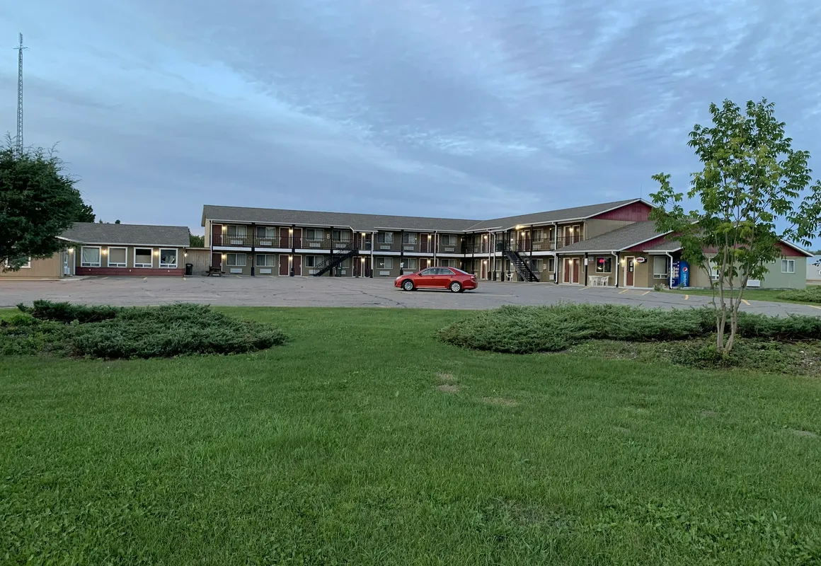 Pine River Inn hotel hero