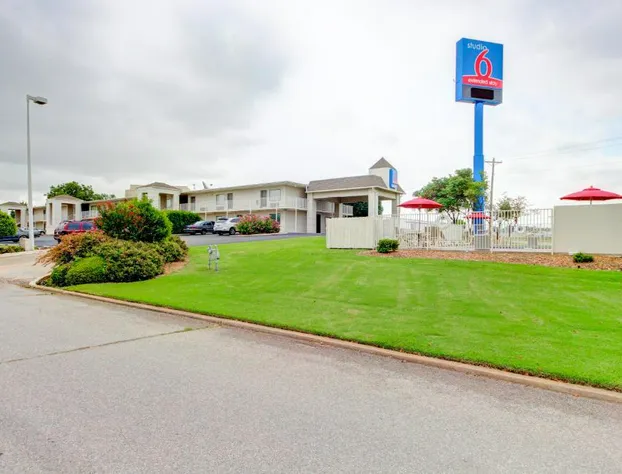 Studio 6 Midwest City, OK - Oklahoma City hotel detail image 2