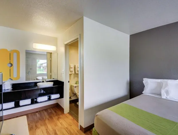 Studio 6 Midwest City, OK - Oklahoma City hotel detail image 4