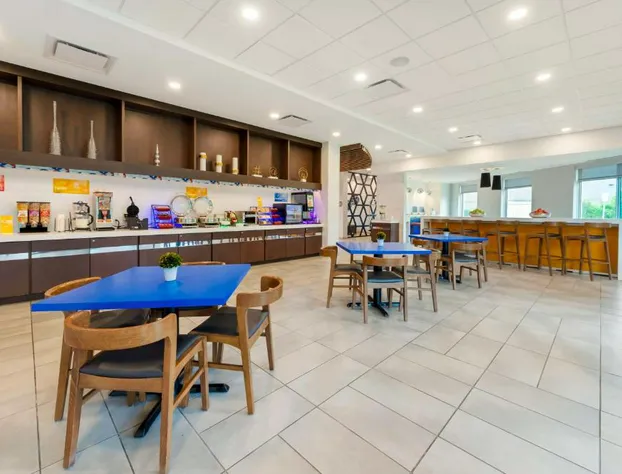 GLō Best Western Kanata Ottawa West hotel detail image 4