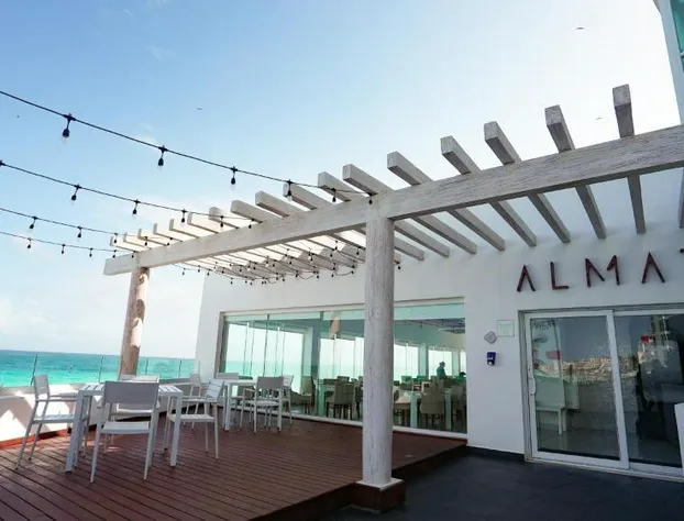 Oleo Cancun Playa All Inclusive Resort hotel detail image 4