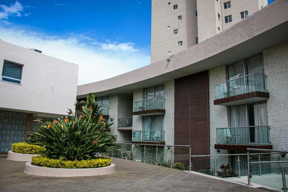 Country Hotel and Suites hotel hero