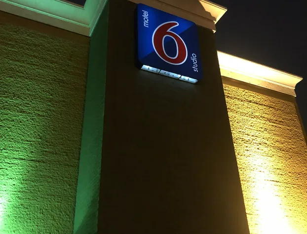 Motel 6 Lincoln, NE - Airport hotel detail image 1