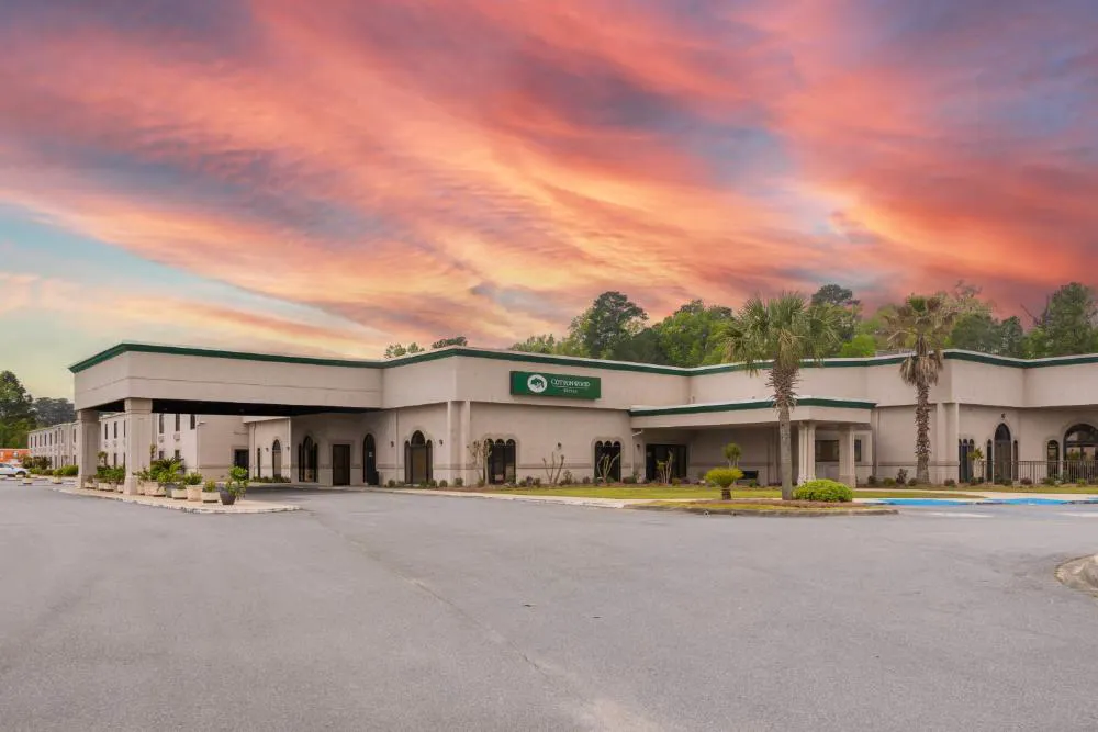 Cottonwood Suites Savannah Hotel & Conference Center hotel hero