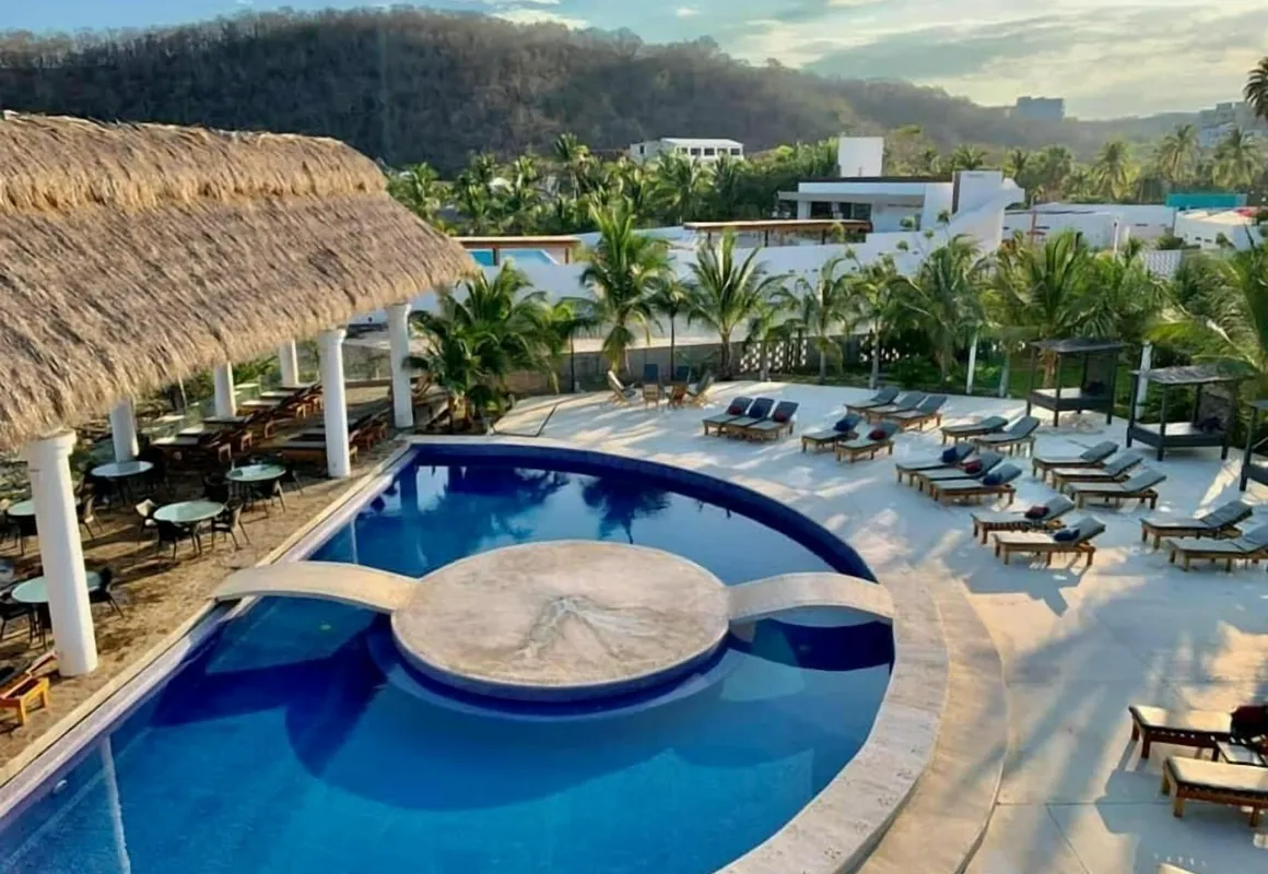 La Isla Huatulco Hotel & Beach Club hotel hero