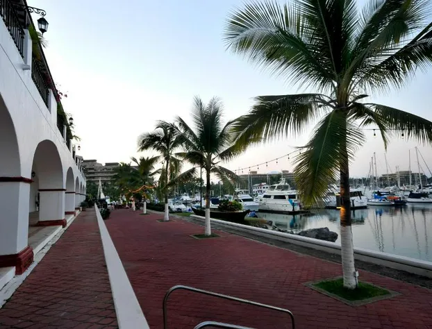 Marina Banderas Suites hotel detail image 4