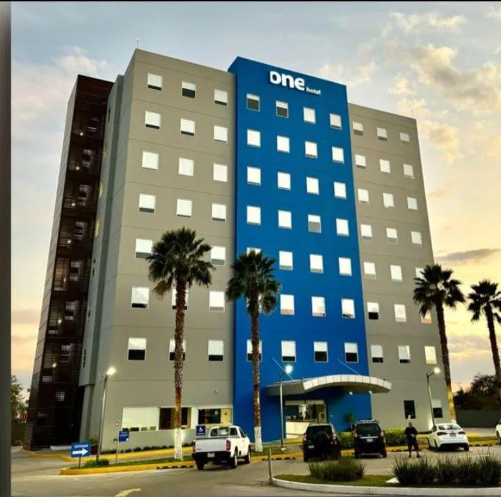 One Irapuato hotel hero