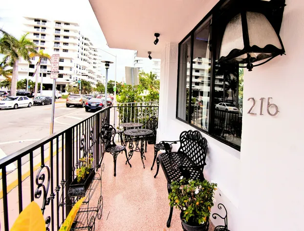 Notebook Miami Beach hotel detail image 2