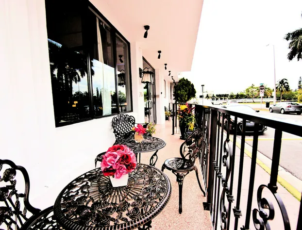 Notebook Miami Beach hotel detail image 3