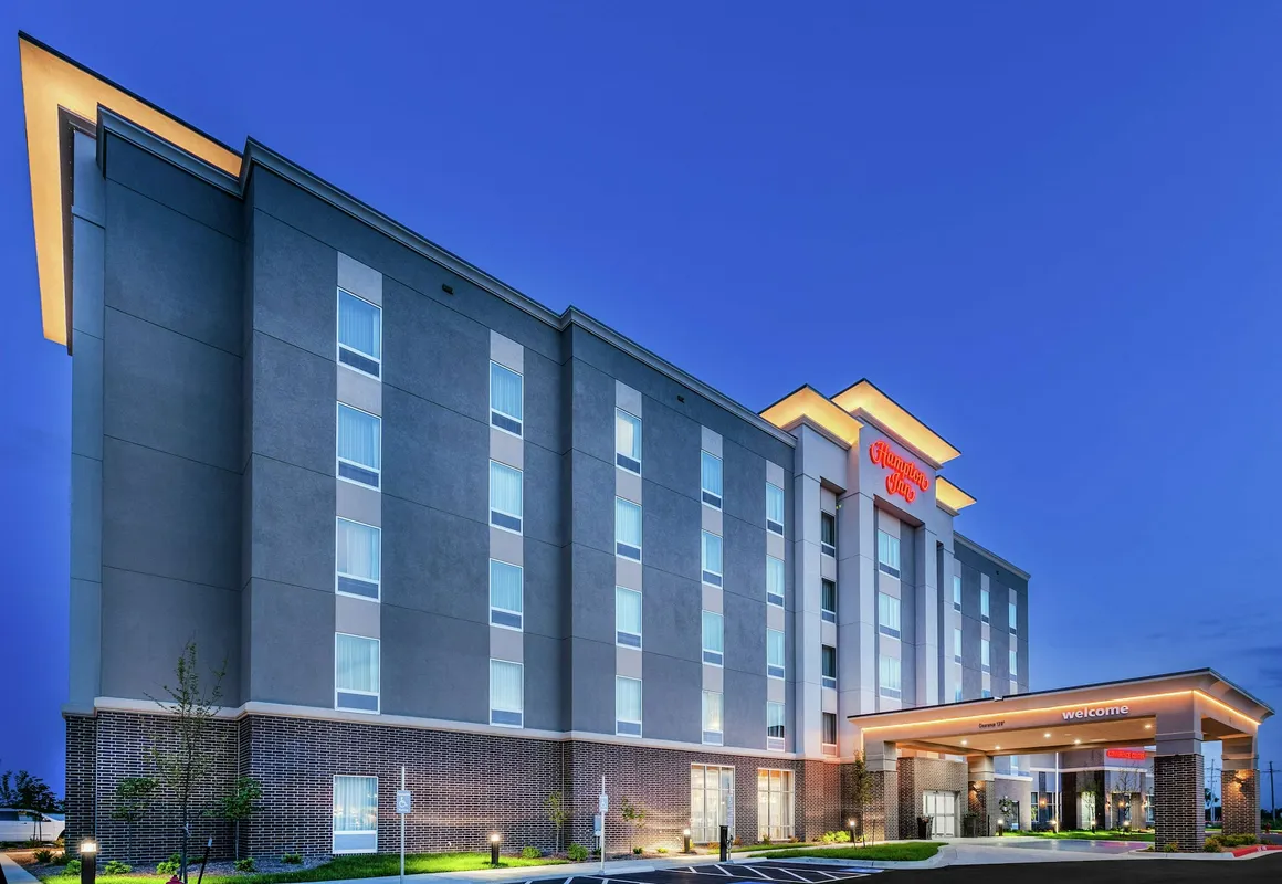 Hampton Inn Gardner Conference Center hotel hero