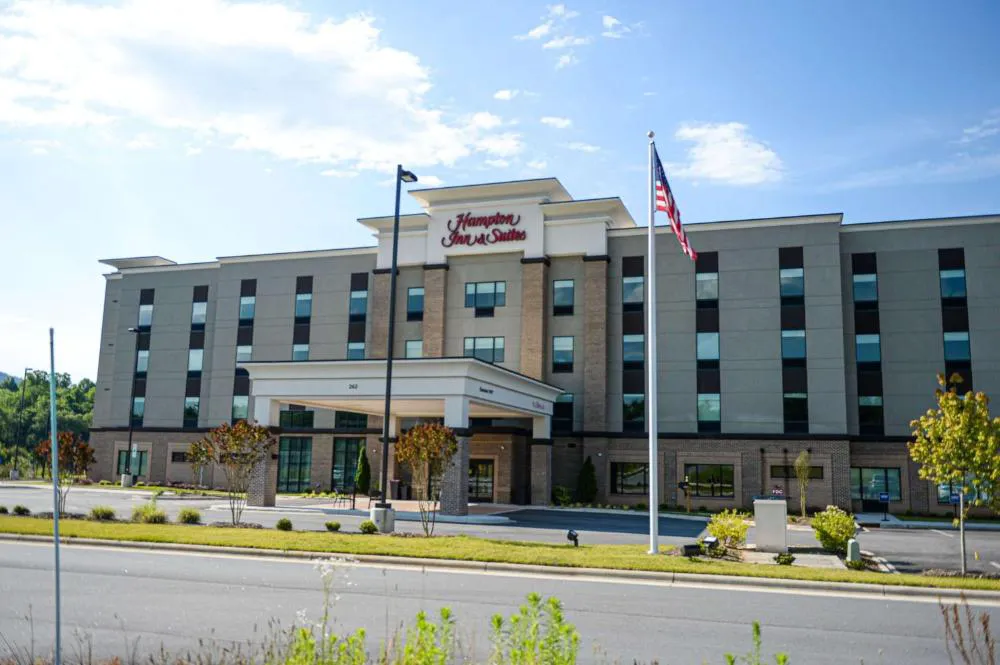 Hampton Inn & Suites Lenoir hotel hero