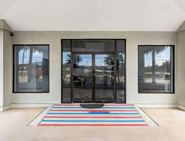 Econo Lodge Inn & Suites Channelview - Houston East hotel detail image 4