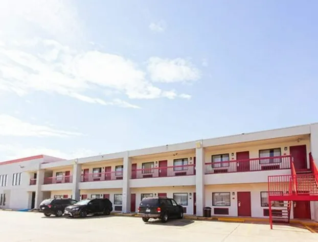 Econo Lodge Inn & Suites hotel detail image 1