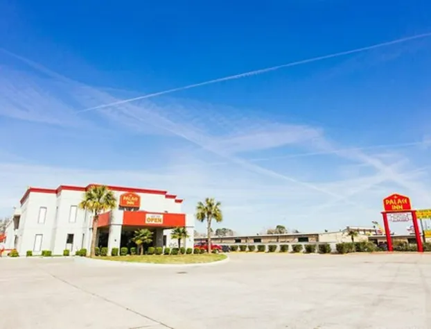 Econo Lodge Inn & Suites hotel detail image 3