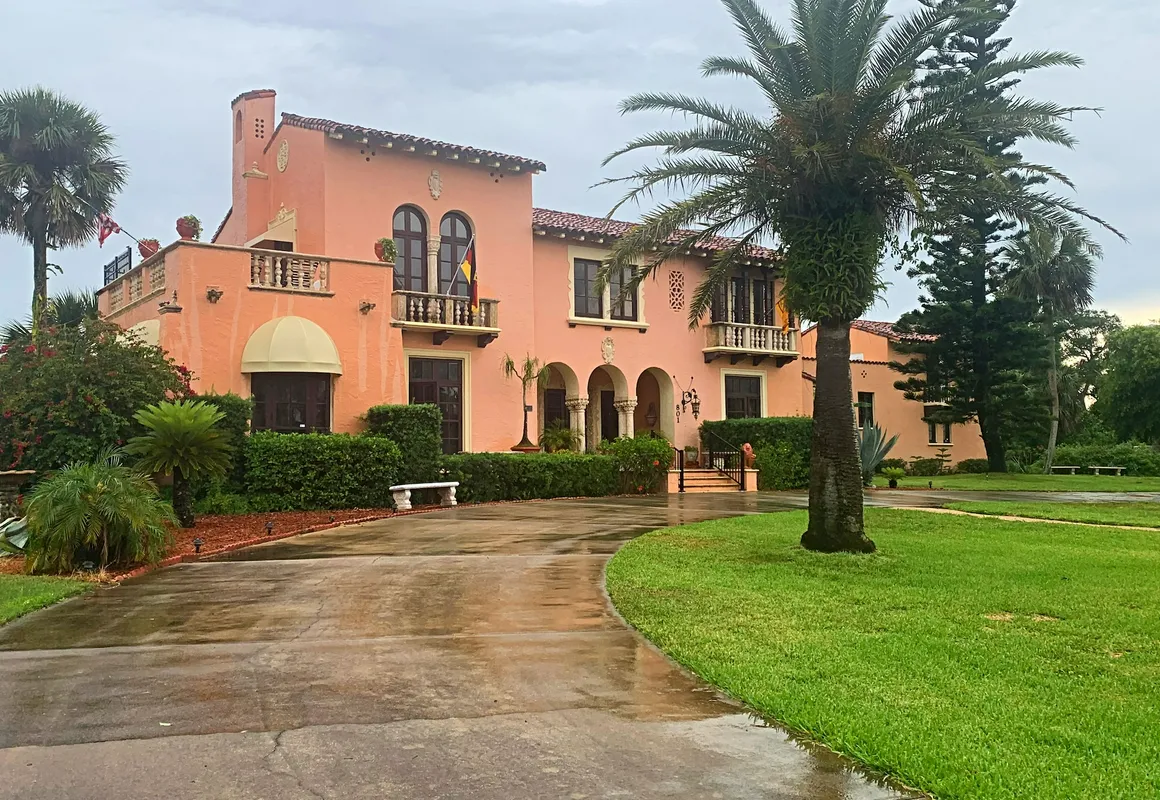 The Villa Bed and Breakfast hotel hero