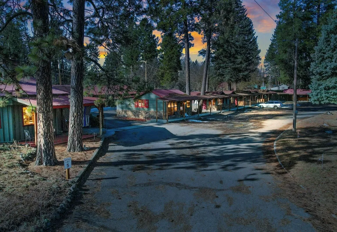 Cedar Village Motel hotel hero