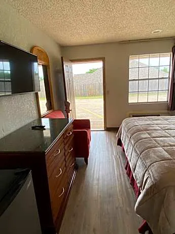 Colonial Inn hotel detail image 4