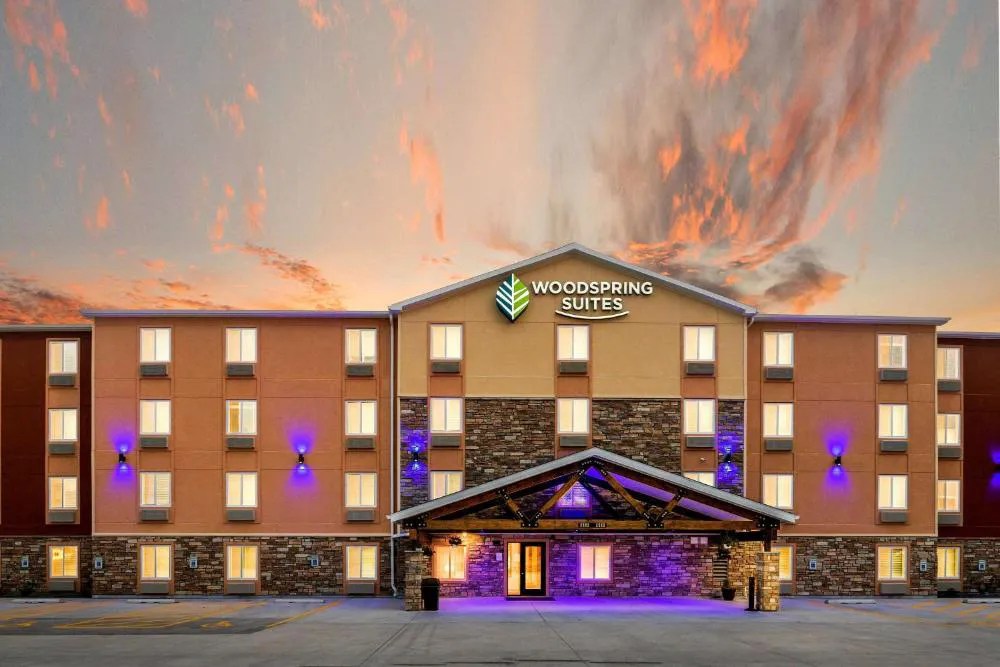WoodSpring Suites Davenport Quad Cities hotel hero