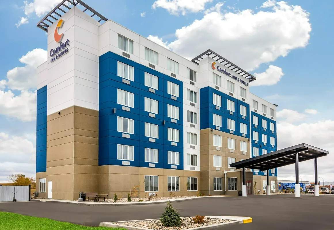 Comfort Inn & Suites hotel hero