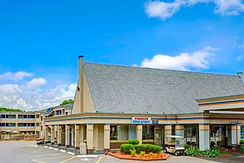 Charlotte Speedway Inn & Suites hotel detail image 1