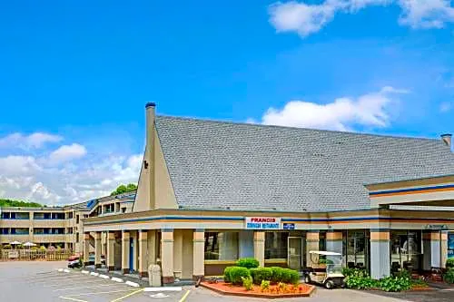 Charlotte Speedway Inn & Suites hotel detail image 4