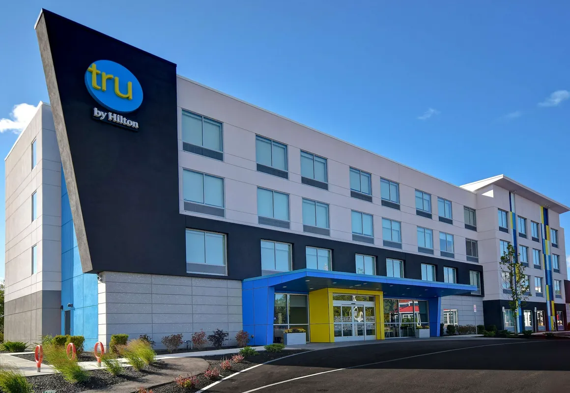 Tru by Hilton Concord hotel hero