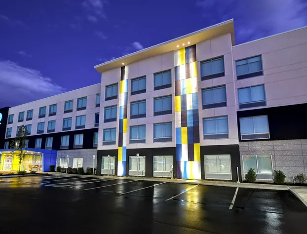 Tru by Hilton Concord hotel detail image 1