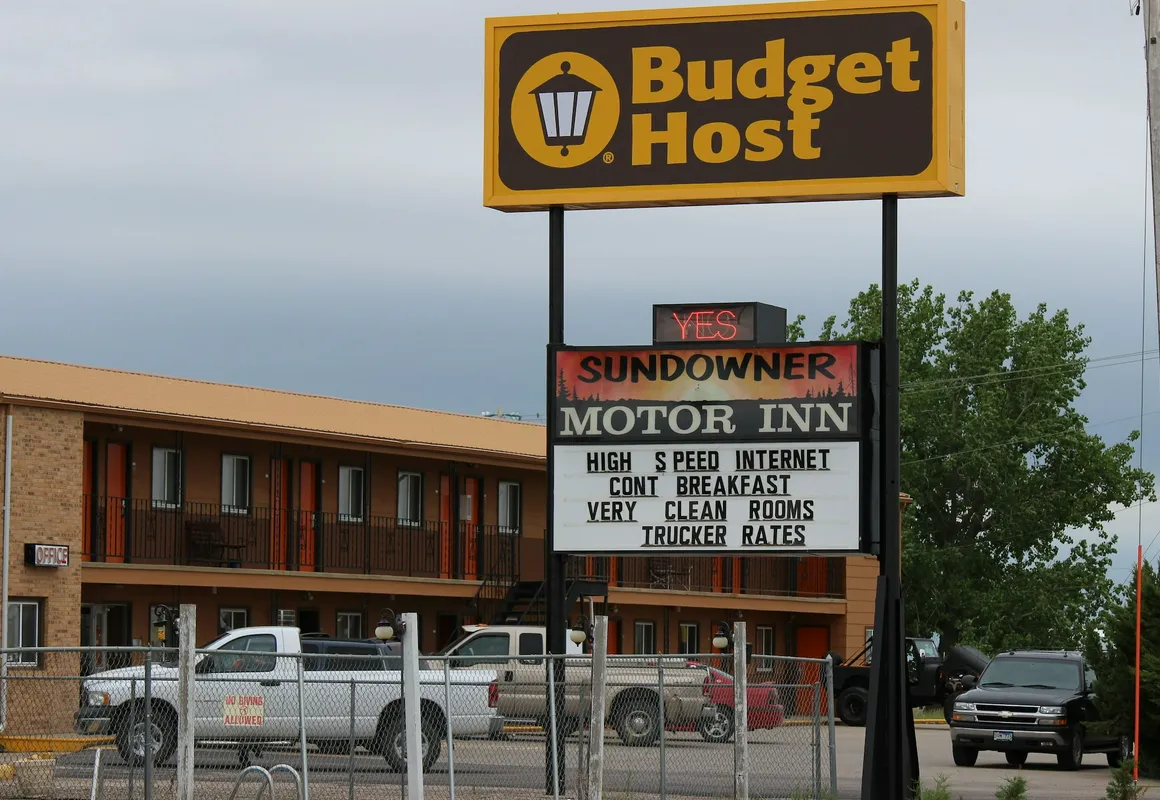Budget Host Sundowner Motor Inn hotel hero