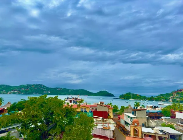 Hotel Zihuatanejo Centro hotel detail image 4