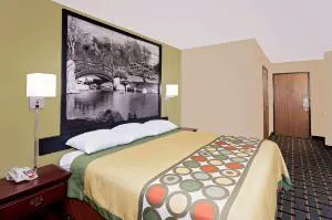 Econo Lodge Canton North hotel detail image 1