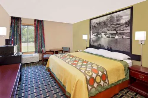 Econo Lodge Canton North hotel detail image 2