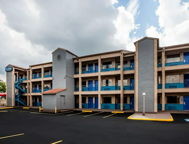 Travelodge by Wyndham Houston Hobby Airport hotel detail image 3