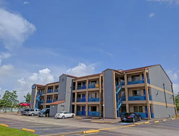Travelodge by Wyndham Houston Hobby Airport hotel detail image 2